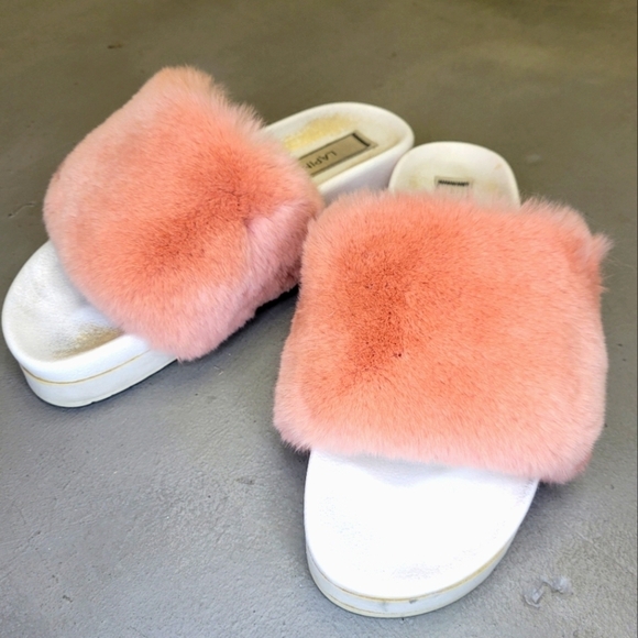 [EUC] Pink Fluffy Faux Fur Slides Slippers Platform Sandals Size 6.5 - Picture 1 of 12